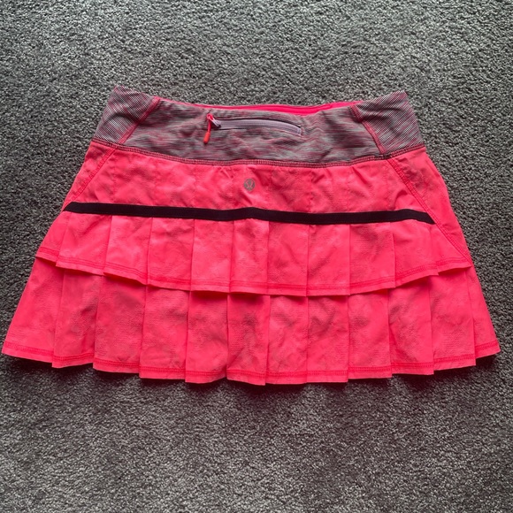 Lululemon size 6 Pace setter skirt - Picture 2 of 2